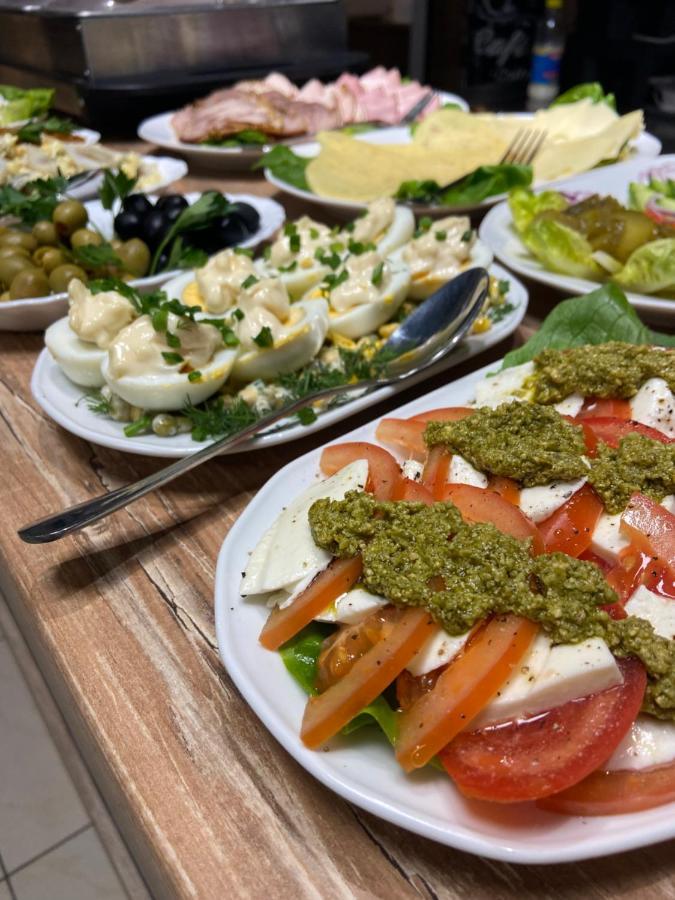 فندق Zolta Walizka Gosciniec Podrzewie المظهر الخارجي الصورة