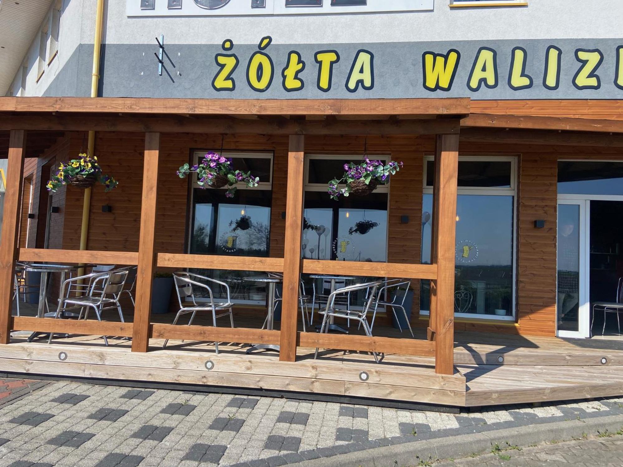 فندق Zolta Walizka Gosciniec Podrzewie المظهر الخارجي الصورة
